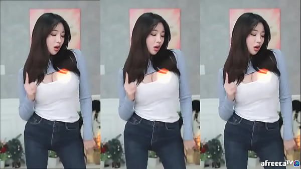 Big Tits Korean Streamer Jeehyeoun Bouncing And Shaking For The Camera