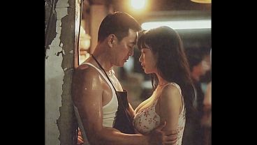 80年代的中国辣妹在菜市场里撩骚,湿身勾引