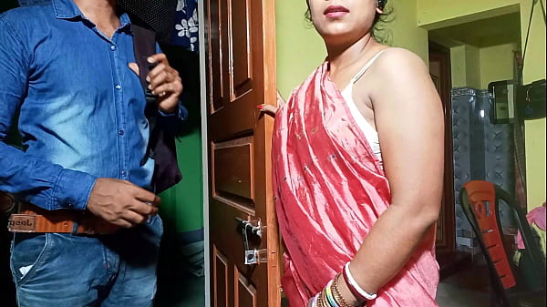 ब्रा बेचने वाले ने भाभीजी को फुसलाकर जोरदार चोदाई की, भारतीय पोर्न साफ हिंदी आवाज़ में