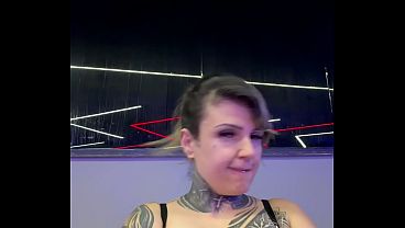 No Ano Novo Fui Treinar Na Academia Com Um Vibrador Enfiado Na Buceta, Gozei Gostoso E Escorreu Pelas Minhas Pernas, Fiquei Toda Molhada De Tesão