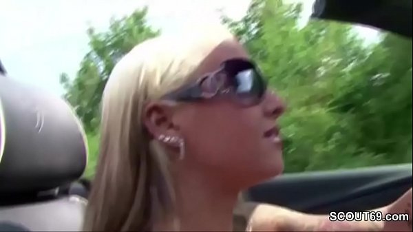 Geile Kleine Teen-bitch Vögelt Mit Afrikanischem Flüchtling Im Feld