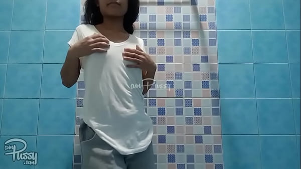 Filipina Teen’s Steamy Shower Tease