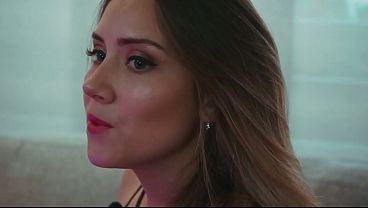 Mi Primera Entrevista En La Empresa Fue Con La Rubia Sara, Y Casi No Puedo Concentrarme En Sus Preguntas Por Lo Sexy Que Se Veía